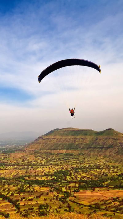 Paragliding in Kamshet and Panchgani, Maharashtra. (© Deep Pai/Moment/Getty Images) mobile wallpaper