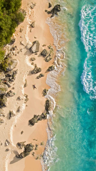 Aerial view of Marley Beach, Bermuda (© Paul Zizka/plainpicture) mobile wallpaper