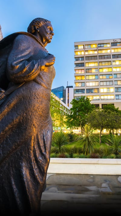 Statue of Mary Seacole at St Thomas' Hospital, London (© Pajor Pawel/Shutterstock) mobile wallpaper