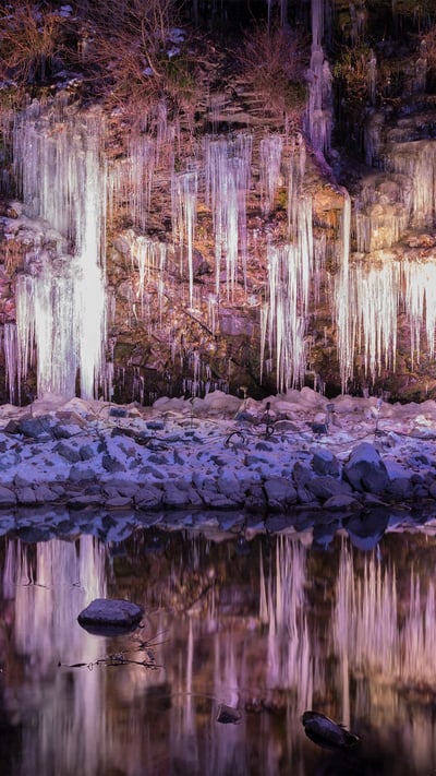 Icicles of Misotsuchi, Chichibu, Japan (© watayu0821/Shutterstock) mobile wallpaper