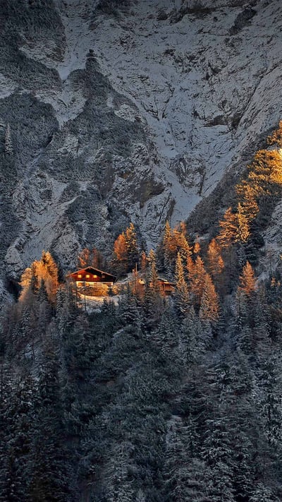 Mittenwalder Hütte in the Bavarian Alps of Germany (© Sebastian Frölich/Offset by Shutterstock) mobile wallpaper