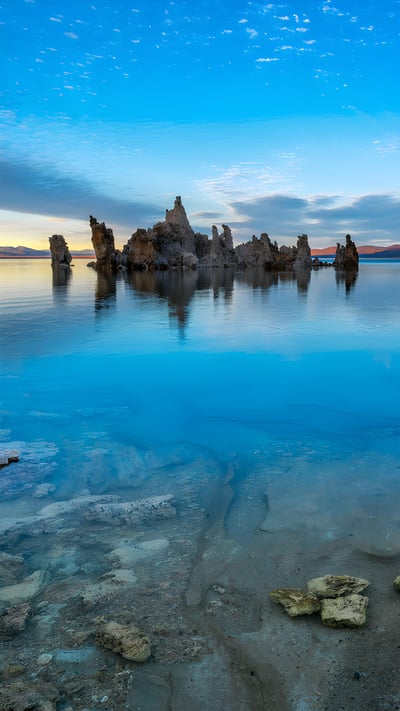 Tufa formations in Mono Lake, California (© Susanna Patras/TANDEM Stills + Motion) mobile wallpaper