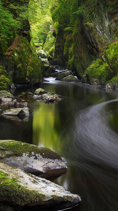 贝图瑟科伊德的Fairy Glen,英国威尔士 (© Robert Harding World Imagery/Offset by Shutterstock) mobile wallpaper
