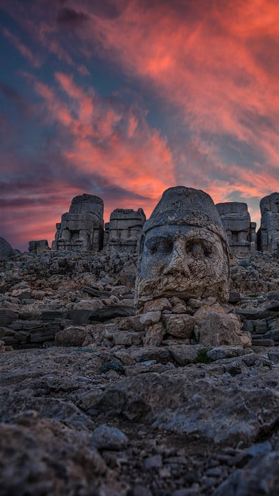 Colossal limestone statues on Mount Nemrut, Adıyaman, Turkey (© Peerakit JIrachetthakun/Getty Images) mobile wallpaper