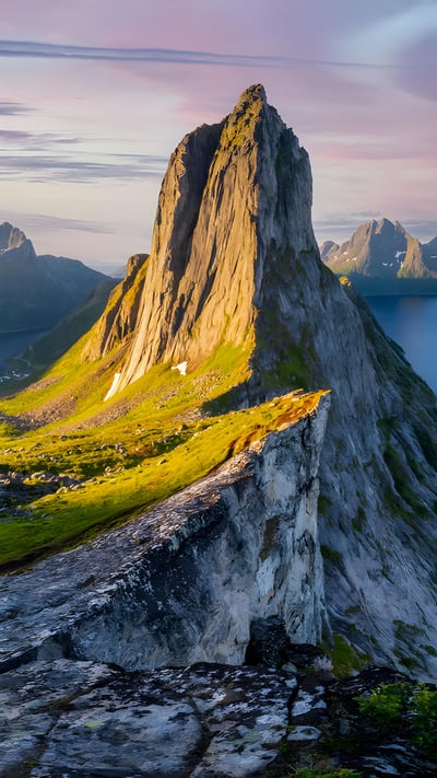Mount Segla, Senja Island, Troms og Finnmark, Norway (© imageBROKER/Moritz Wolf/Getty Images) mobile wallpaper