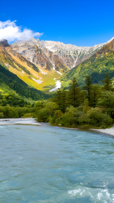 中部山岳国立公園の上高地, 長野県 松本市 (© Poca Wander/Getty Images) mobile wallpaper