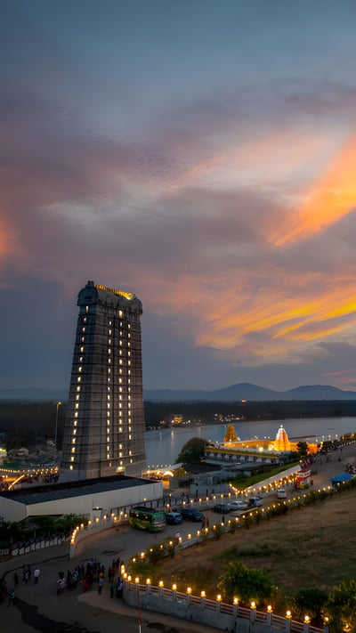 Murudeshwara Temple, Murdeshwar, Karnataka (© Amith Nag Photography/Getty Images) mobile wallpaper