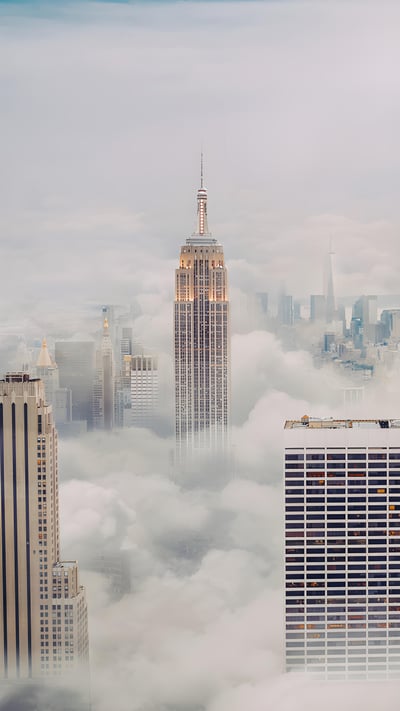 New York dans les nuages (© Orbon Alija/Getty Images) mobile wallpaper