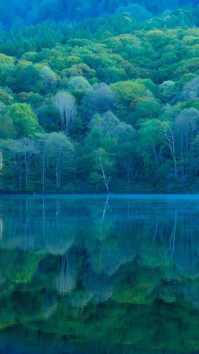 Kagami-ike (Mirror Pond), Nagano, Japan (© Shoji Fujita/Getty Images) mobile wallpaper