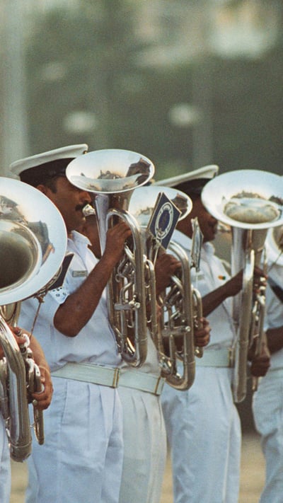 Navy Day celebration at Gateway of India, Mumbai (© Dinodia Photos/Alamy Stock Photo) mobile wallpaper