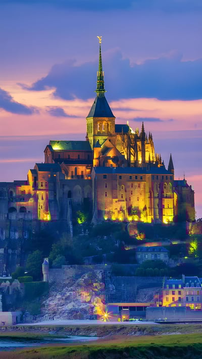 The island of Mont-Saint-Michel in Normandy, France (© DaLiu/Getty Images) mobile wallpaper