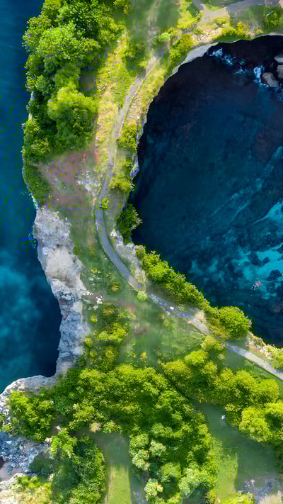 Broken Beach in Nusa Penida, Bali, Indonesia (© joakimbkk/Getty Images) mobile wallpaper