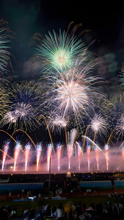全国花火競技大会, 秋田県, 大仙市 (© Toru Hanai/寄稿者/Getty Images) mobile wallpaper