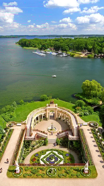 Orangerie des Schweriner Schlosses am Schweriner See, Schwerin, Mecklenburg-Vorpommern (© Gunter Grafenhain/eStock Photo) mobile wallpaper