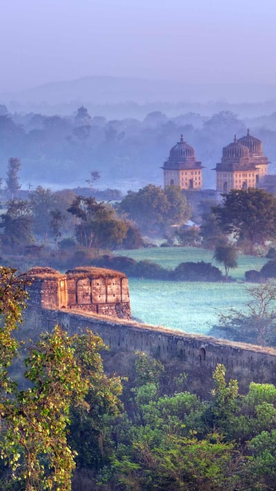 View of Orchha, Madhya Pradesh, India (© Holly Barber/Alamy Stock Photo) mobile wallpaper