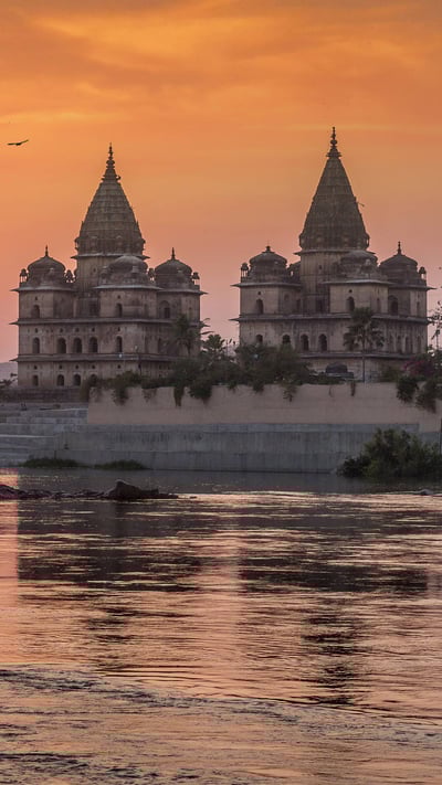The monuments of Orchha in Madhya Pradesh, India (© Kevin Standage/Shutterstock) mobile wallpaper