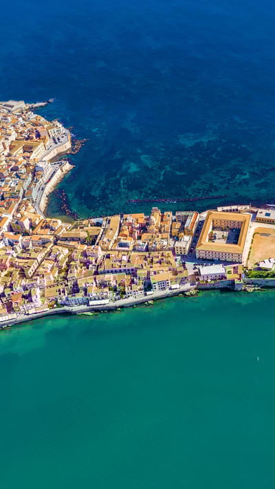 Ortygia, a small island off the coast of Syracuse, Sicily, Italy (© DaLiu/Shutterstock) mobile wallpaper