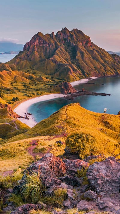 Komodo National Park, Indonesia (© Thrithot/Adobe Stock) mobile wallpaper