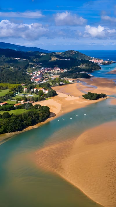 Río Oca, Mundaka, Vizcaya, País Vasco, España (© Tuul and Bruno Morandi/Alamy) mobile wallpaper