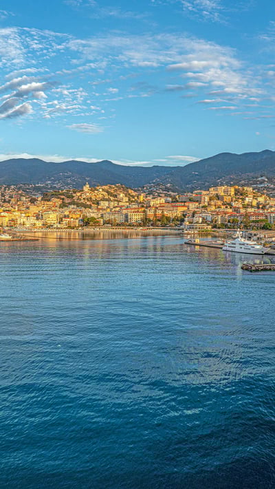 Porto di Sanremo, Imperia, Liguria (© Pictures-and-Pixels/iStock/Getty images) mobile wallpaper
