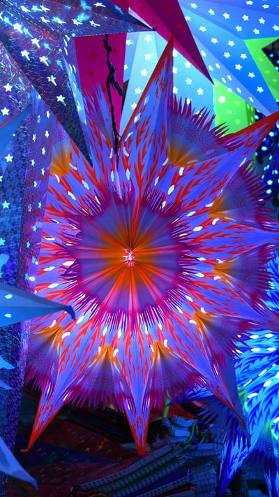 Colourful Christmas stars on sale in a market in Kerala (© Santosh Varky/Alamy Stock Photo) mobile wallpaper