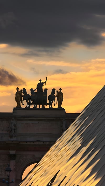 Arc de Triomphe du Carrousel and Louvre Pyramid, Paris, France (© Jon Hicks/Getty Images) mobile wallpaper