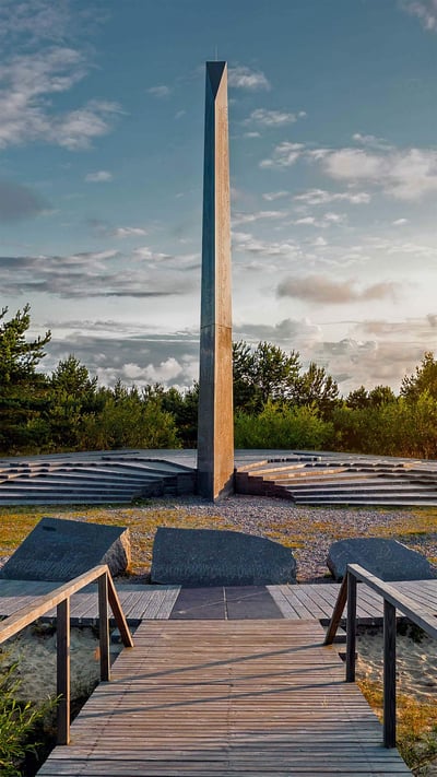Sundial on Parnidis Dune, Curonian Spit, Lithuania (© amoklv/Getty Images) mobile wallpaper