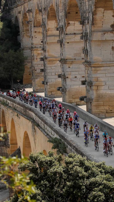 Tour de France cyclists crossing the Pont du Gard, France (© Gonzalo Fuentes/Reuters) mobile wallpaper
