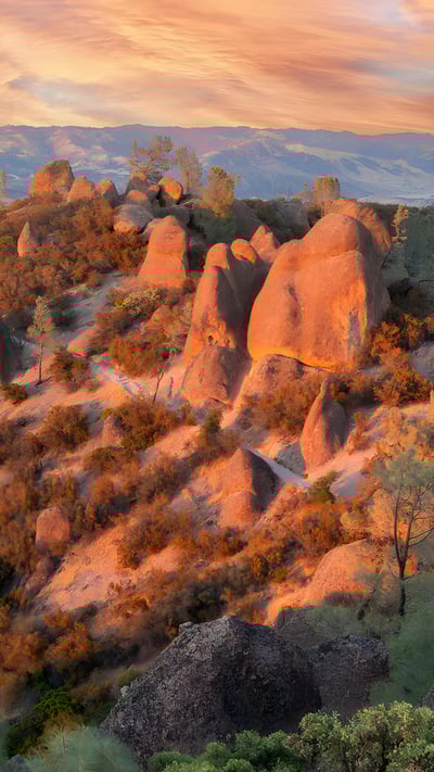 High Peaks Trail in Pinnacles National Park, San Benito County, California (© yhelfman/Getty Images) mobile wallpaper