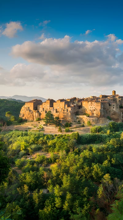 Pitigliano al tramonto, Provincia di Grosseto, Toscana (© Ivoha/Alamy Stock Photo) mobile wallpaper