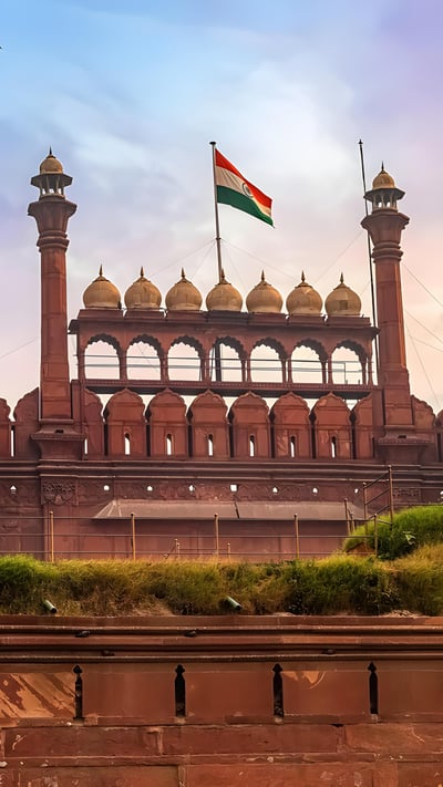 Red Fort Delhi front view with Indian National Flag (© Roop Dey/Alamy Stock Photo) mobile wallpaper