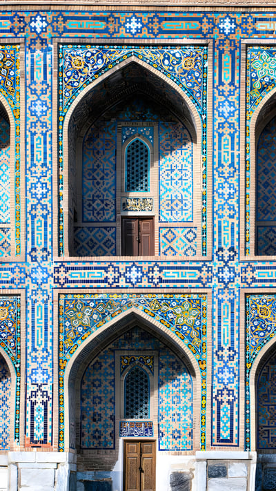 Mosaic façade in Registan Square, Samarkand, Uzbekistan (© da-kuk/Getty Images) mobile wallpaper