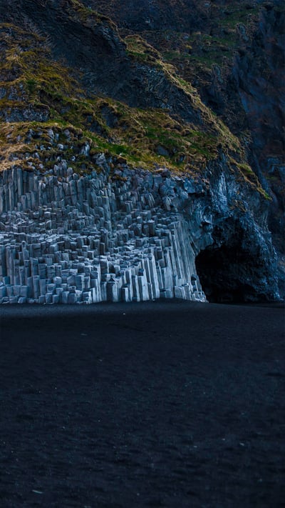Reynisdrangar (basalt rock formations) on Reynisfjara Beach, Iceland (© Cavan Images/Getty Images) mobile wallpaper