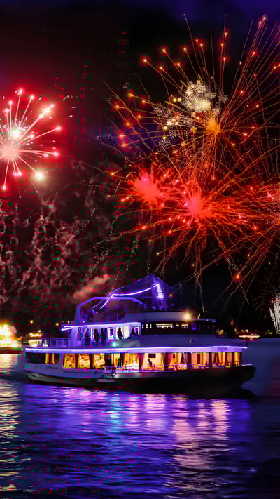 Feuerwerk Rhein in Flammen, Spay/Koblenz, Rheinland-Pfalz (© EKH-Pictures/Getty Images) mobile wallpaper