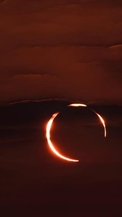 'Ring of fire' annular solar eclipse, Doha, Qatar (© Sorin Furcoi/Getty Images) mobile wallpaper