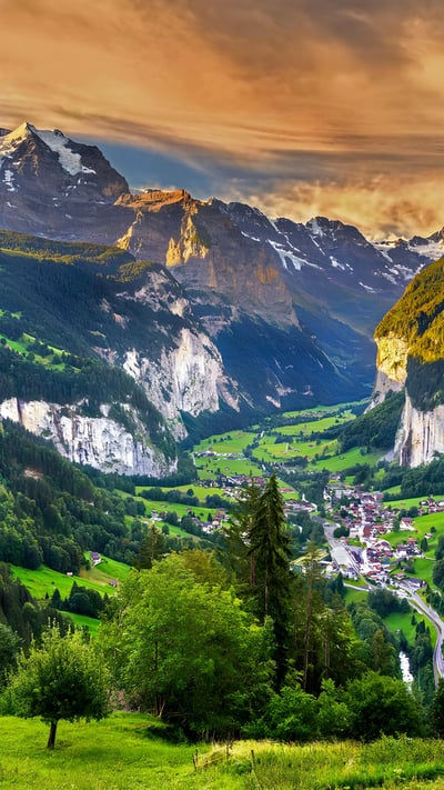 Lauterbrunnen Valley in the Swiss Alps (© Leonid Andronov/Getty Images) mobile wallpaper
