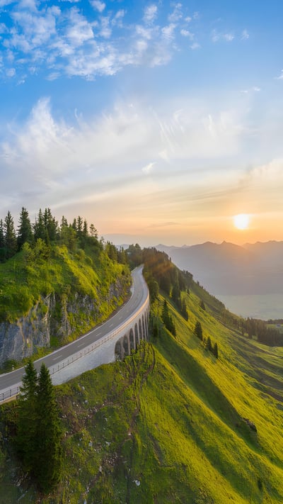 Luftaufnahme der Rossfeld-Panoramastraße, Berchtesgaden, Deutschland (© DieterMeyrl/Getty Images) mobile wallpaper
