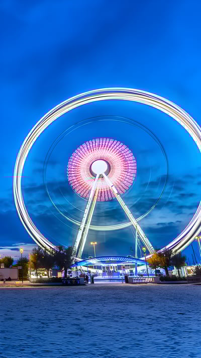 Ruota Panoramica, Rimini, Emilia-Romagna (© nantonov/iStock/Getty Images Plus) mobile wallpaper
