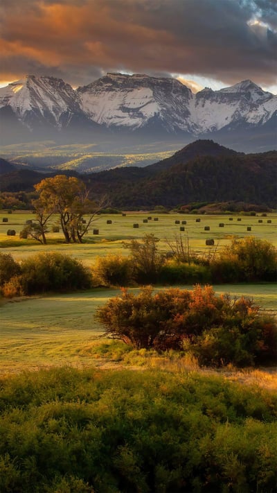 Dallas Divide in southwest Colorado (© Ronda Kimbrow/Shutterstock) mobile wallpaper