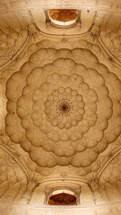 Detail of ceiling of Safdarjung's Tomb, Delhi (© David Clapp/Getty Images) mobile wallpaper