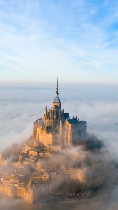 Abbaye et baie du Mont Saint-Michel, Normandie (© Mathieu Rivrin/Getty Images) mobile wallpaper