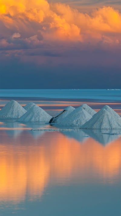 Salt cones on Salar de Uyuni, Bolivia (© John Shaw/Minden Pictures) mobile wallpaper