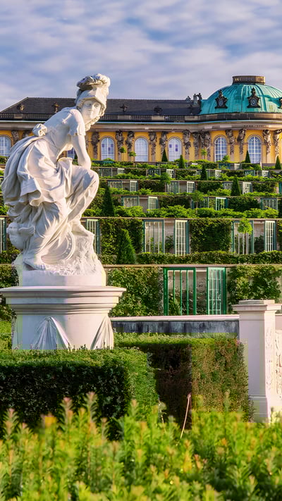 Schloss Sanssouci, Schlosspark, Potsdam, Brandenburg (© Günter Gräfenhain/Alamy) mobile wallpaper