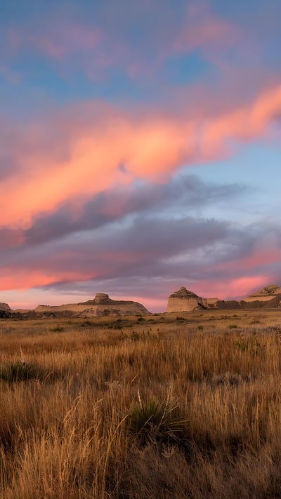Scotts Bluff National Monument in Gering, Nebraska (© Hawk Buckman/Getty Images) mobile wallpaper