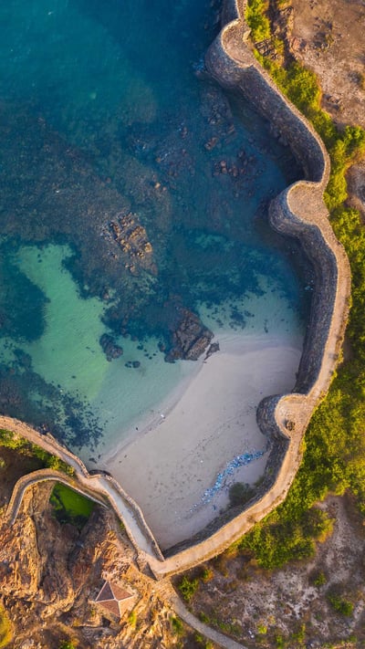 Sindhudurg Fort, Maharashtra, India (© MovingMaratha/Alamy) mobile wallpaper