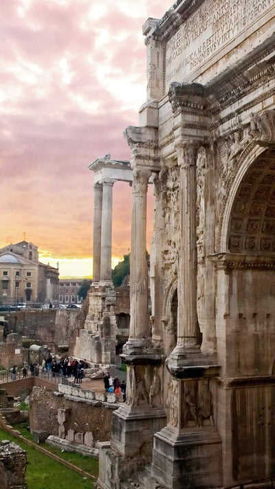At the Arch of Septimius Severus in the Roman Forum for the ides of March (© Pietro Canali/eStock Photo) mobile wallpaper