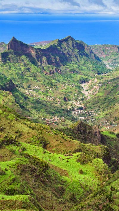 Serra da Malagueta mountains on Santiago Island, Cabo Verde (© Samuel Borges Photography/Shutterstock) mobile wallpaper