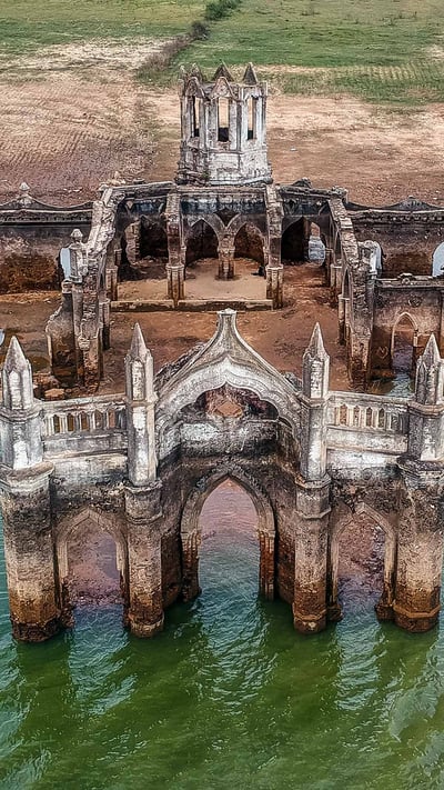 Ruins of Shettihalli Rosary Church in Karnataka, India (© Amith Nag Photography/Getty Images) mobile wallpaper