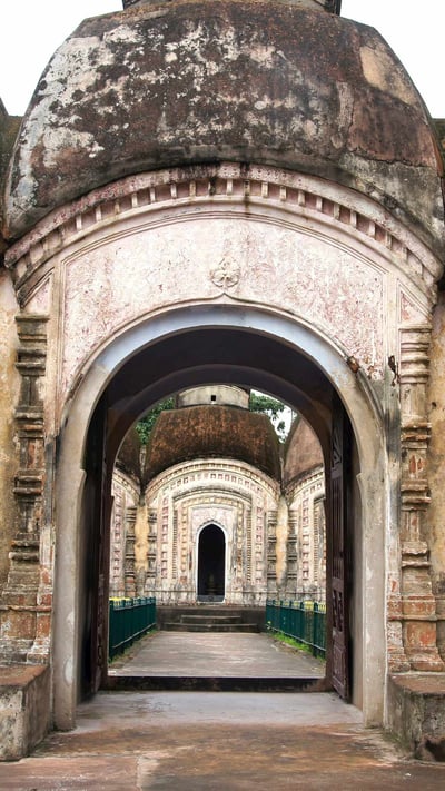 108 Shiva temple, Kalna, Bardhaman district, West Bengal (© Trans-World Photos/age fotostock) mobile wallpaper
