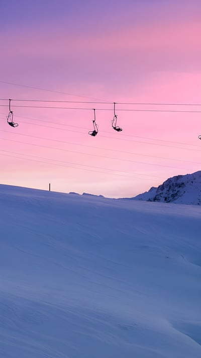 Estación de esquí Baqueira Beret, Alto Arán, Lérida, Cataluña, España (© Amazing Travels/Shutterstock) mobile wallpaper